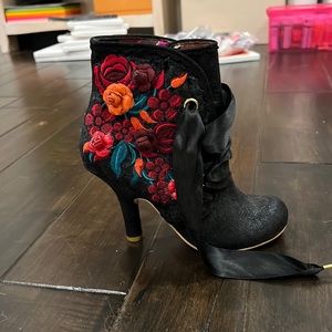 Floral Black Heel